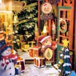 Christmas Street Book Nook - Image 3