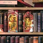 Christmas Street Book Nook - Image 5