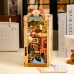 Romantic Venice Book Nook