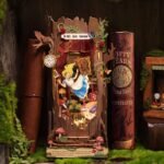 Alice in Wonderland Book Nook - Image 3